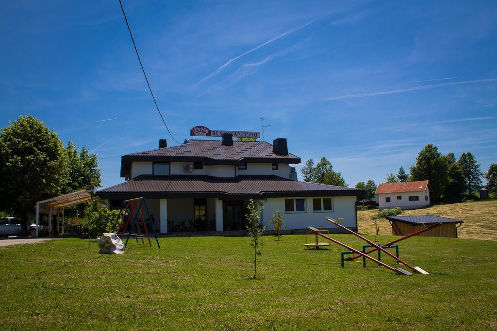Restaurant Rooms Pino Szluin Kültér fotó