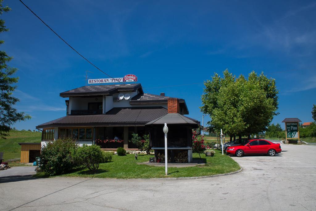 Restaurant Rooms Pino Szluin Kültér fotó