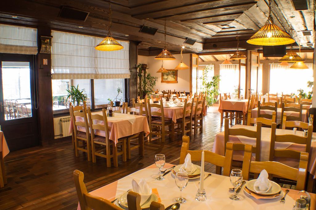 Restaurant Rooms Pino Szluin Kültér fotó