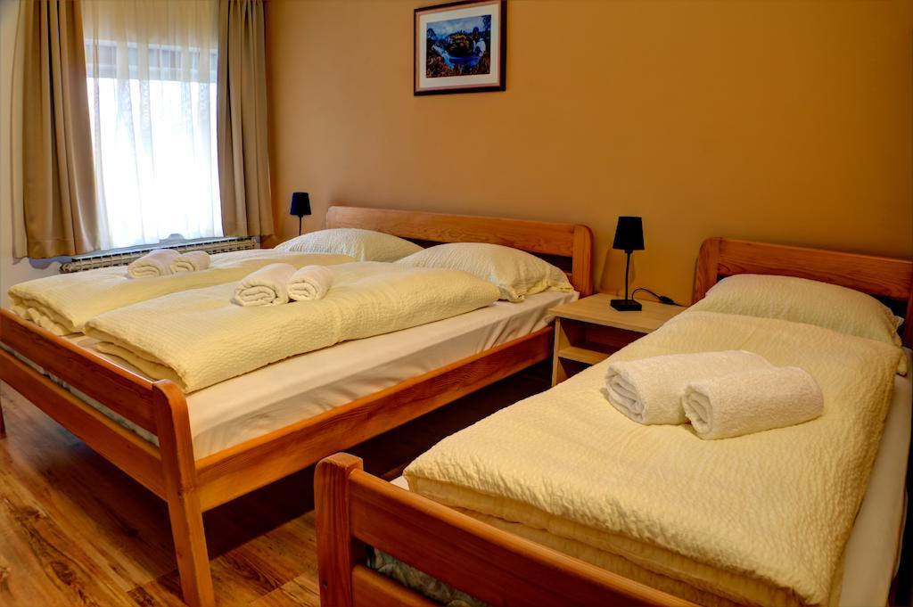 Restaurant Rooms Pino Szluin Kültér fotó