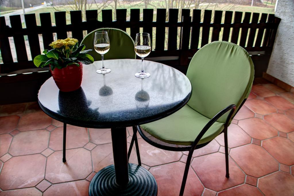 Restaurant Rooms Pino Szluin Szoba fotó